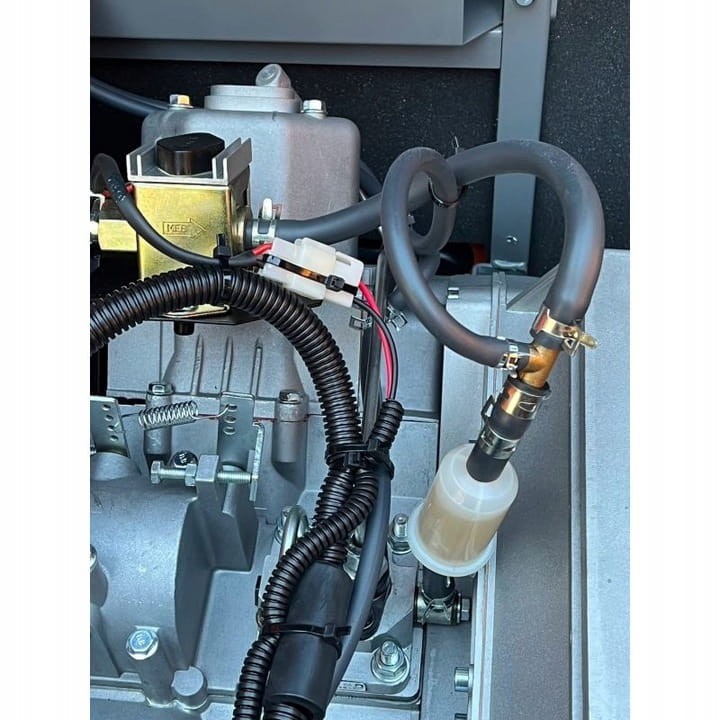 Agregat-pradotworczy-jednofazowy-DIESEL-18-19-kW-KD199-Nominalna-moc-pradnicy-18000-W.jpeg
