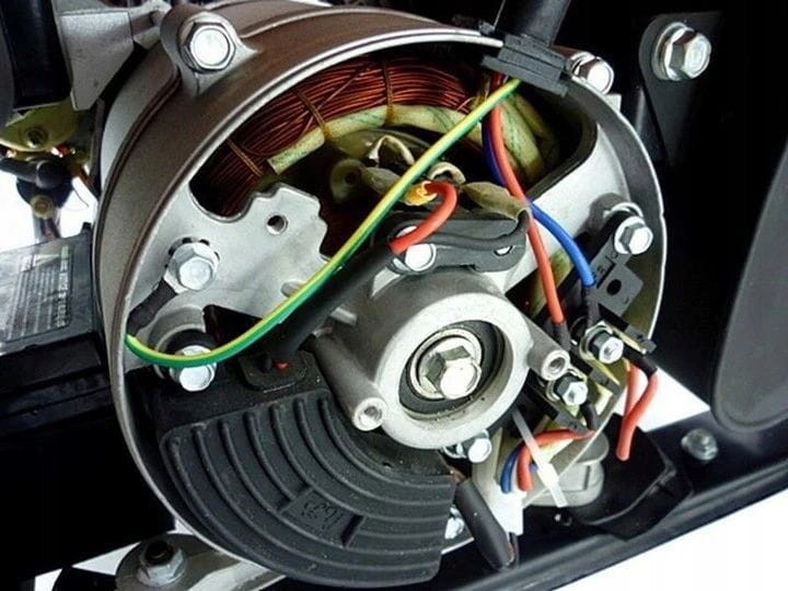 Agregat-pradotworczy-trojfazowy-przenosny-7500W-230-400V-KD147-Waga-urzadzenia-85-kg.jpeg