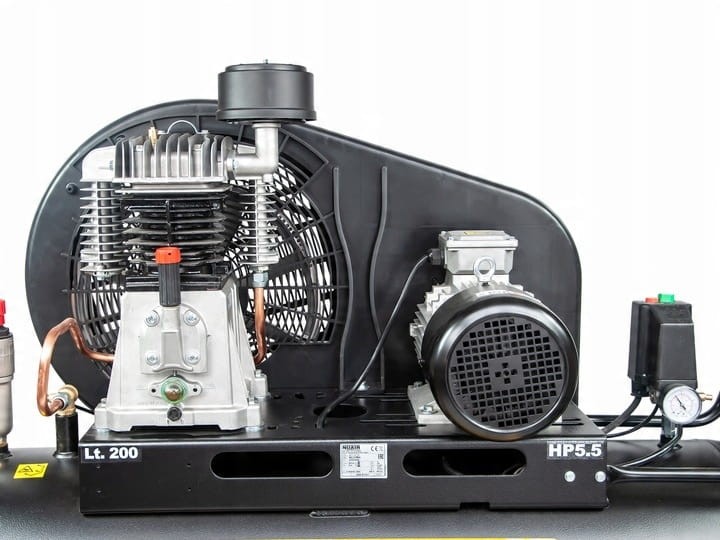 Kompresor-olejowy-tlokowy-z-przekladnia-200l-11-bar-4-kW-640l-min-Nuair-Model-N5LC701NUA.jpeg