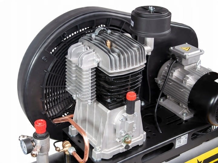 Kompresor-olejowy-tlokowy-z-przekladnia-200l-11-bar-4-kW-640l-min-Nuair-Wydajnosc-teoretyczna-640-l-min.jpeg